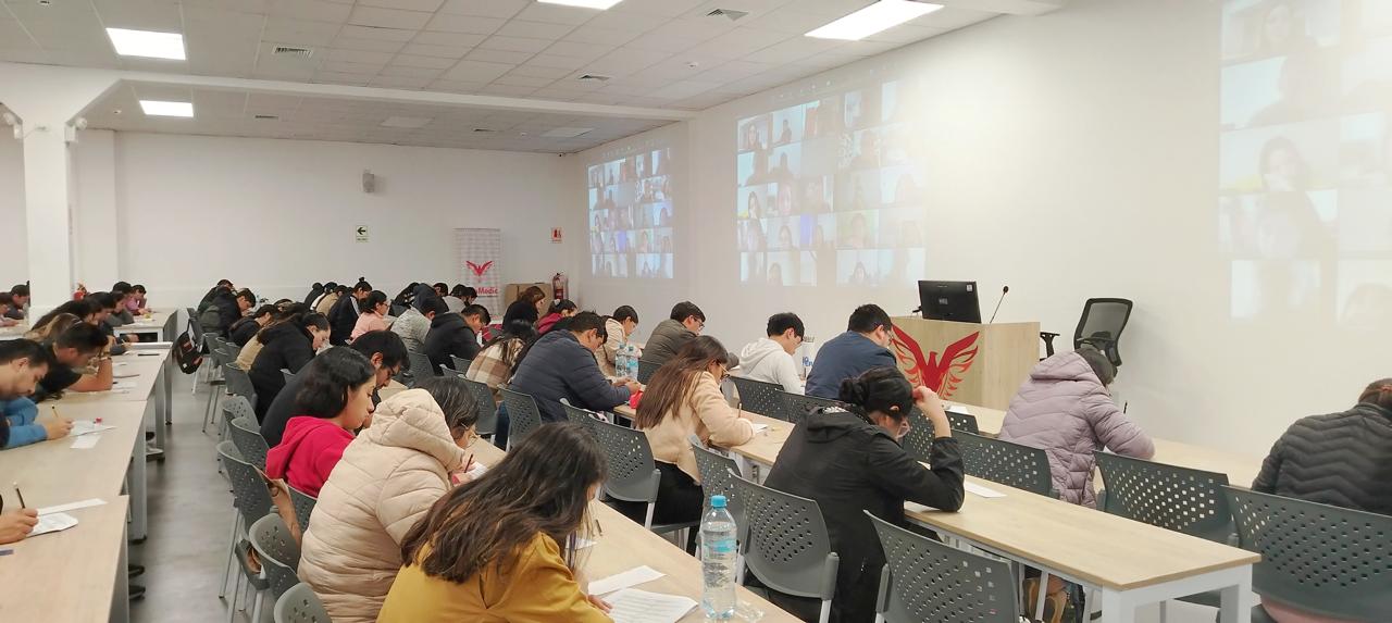 Simulacro presencial VillaMedic — sala llena